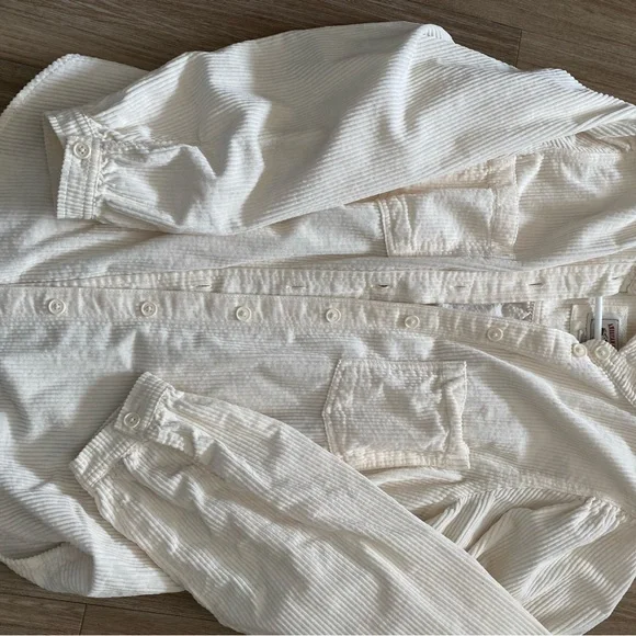 American Eagle Cordaroy Button Up (medium) - Picture 5 of 5